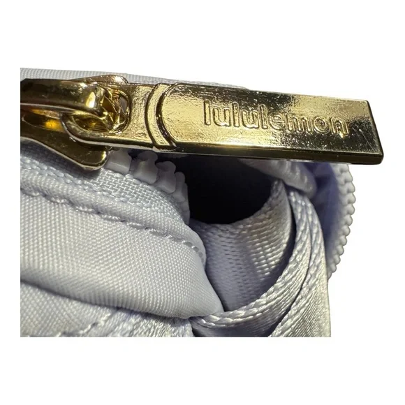 Lululemon Everywhere Belt Bag Serene Blue, 1L NWT - Picture 8 of 9